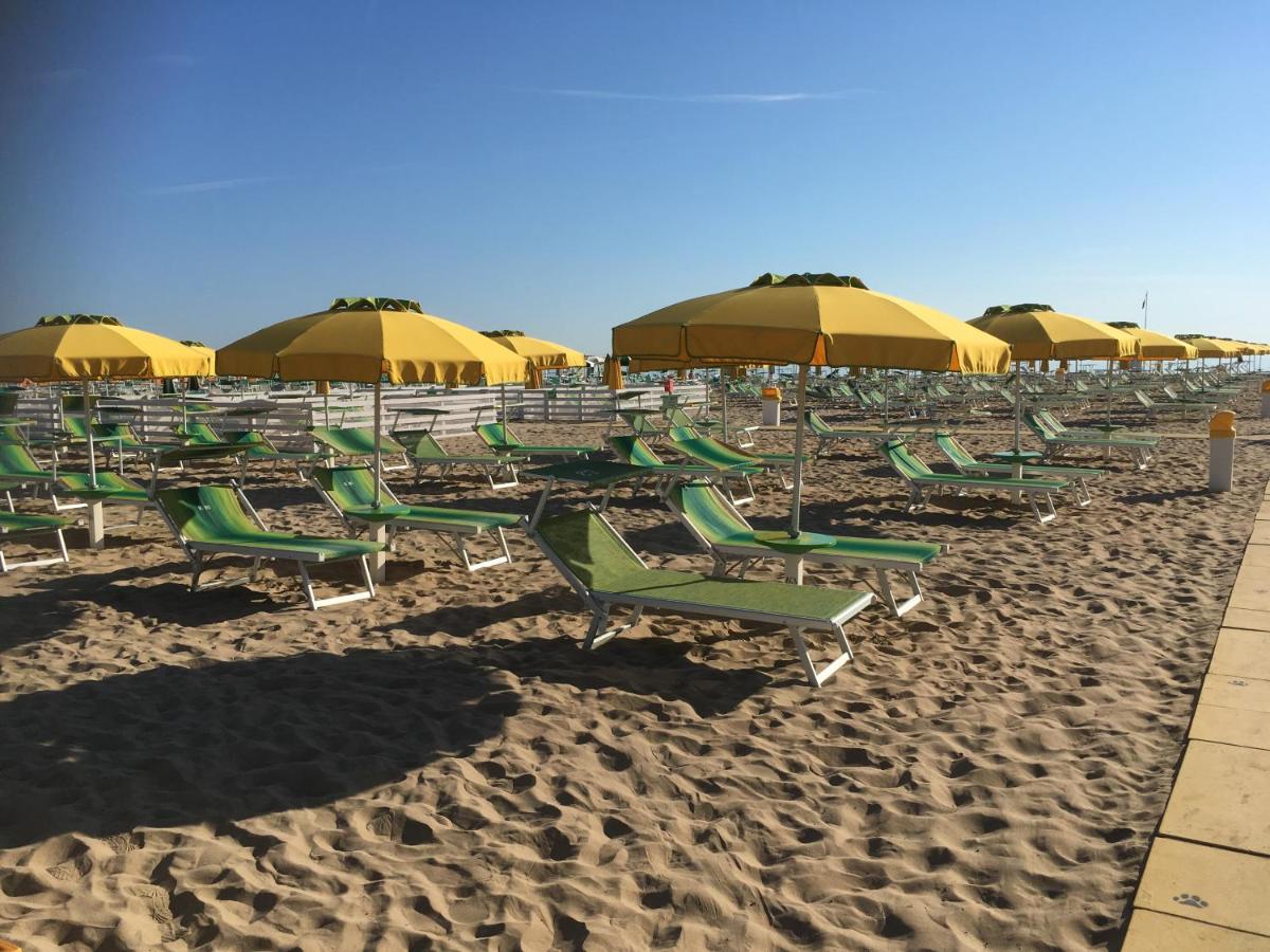 Appartamento Fronte Mare Rimini Eksteriør billede